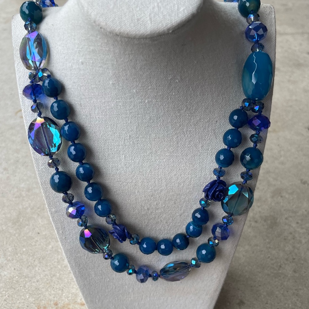 Vintage Multi strand Blue Glass Crystal Glass Roses beaded necklace 1950’s 26”